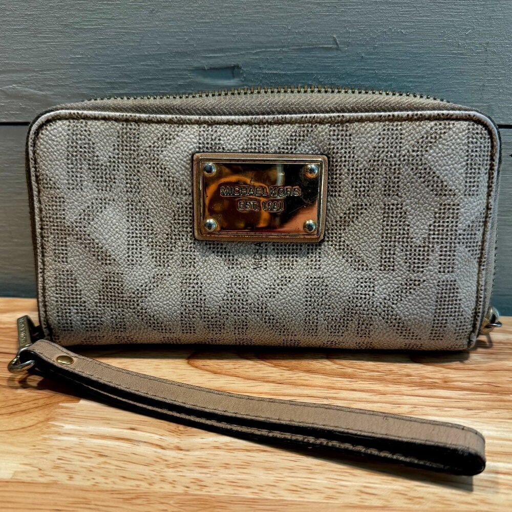 Michael Kors Jet Set Light Brown MK Logo Wallet Wristlet Zip Around *